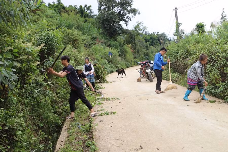 Người dân Hồng Ngài chú trọng vệ sinh môi trường nông thôn.