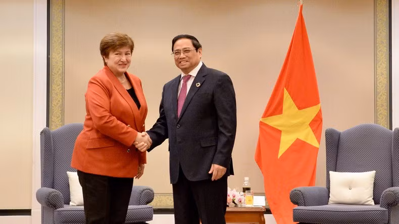 Thủ tướng Phạm Minh Chính gặp Tổng Giám đốc Quỹ tiền tệ Quốc tế (IMF) Kristalina Georgieva.