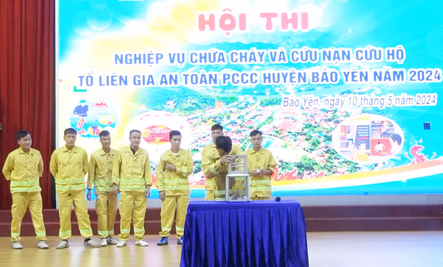 Các đội thi phần lý thuyết.jpg