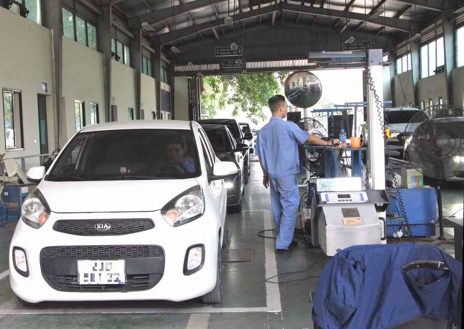 Ô tô VAN lắp thêm ghế không được đăng kiểm do quy định không được cải tạo xe khác thành xe chở người.
