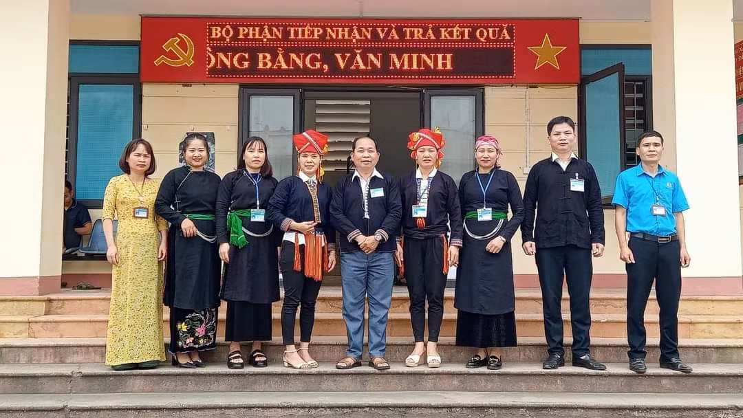 Trang phcuj dân tộc.jpg