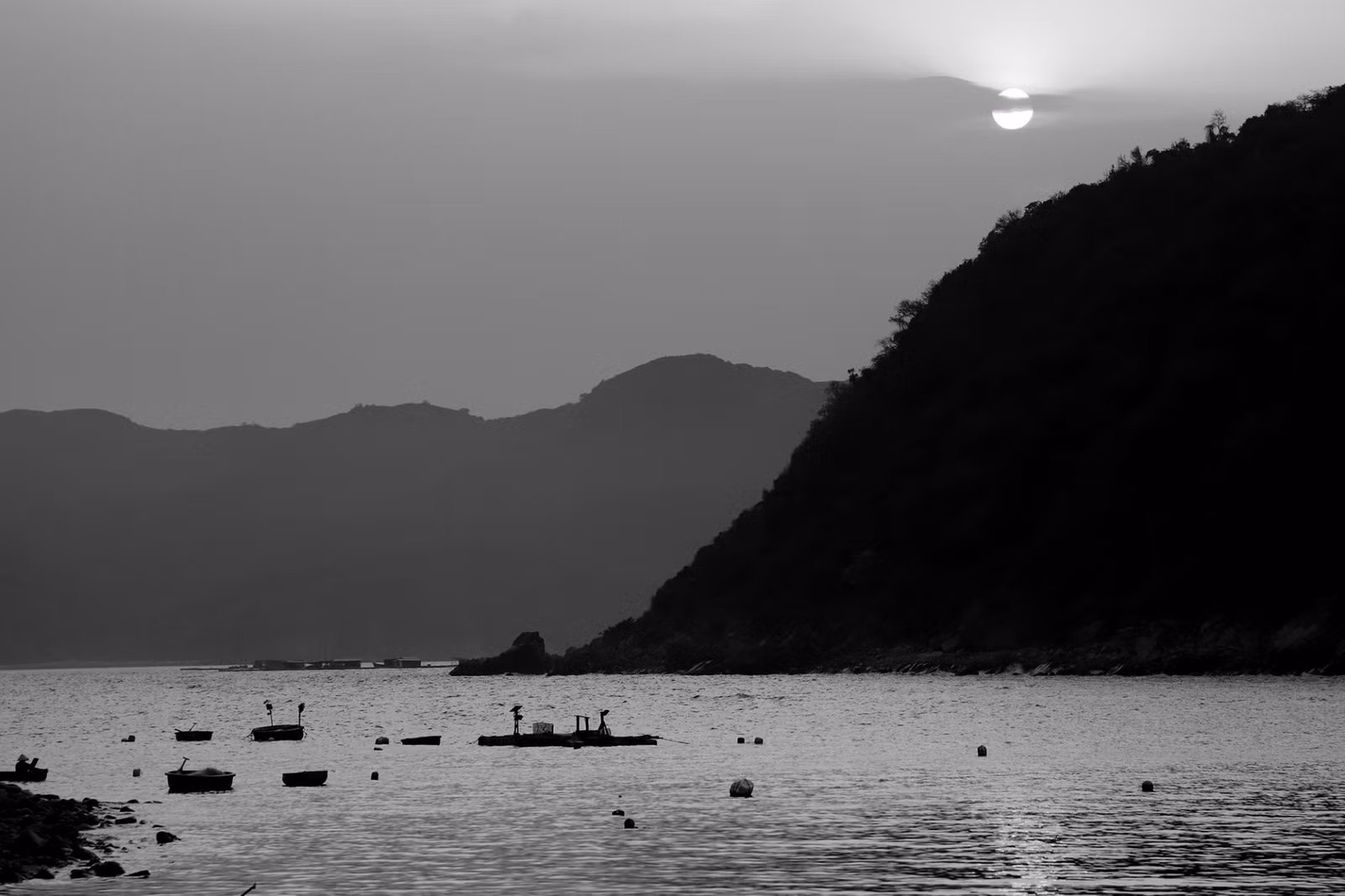 Hoàng hôn trên đảo đầy thơ mộng.