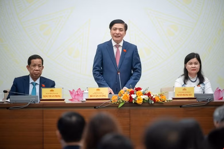 Tổng Thư ký Quốc hội, Chủ nhiệm Văn phòng Quốc hội Bùi Văn Cường đã chủ trì họp báo