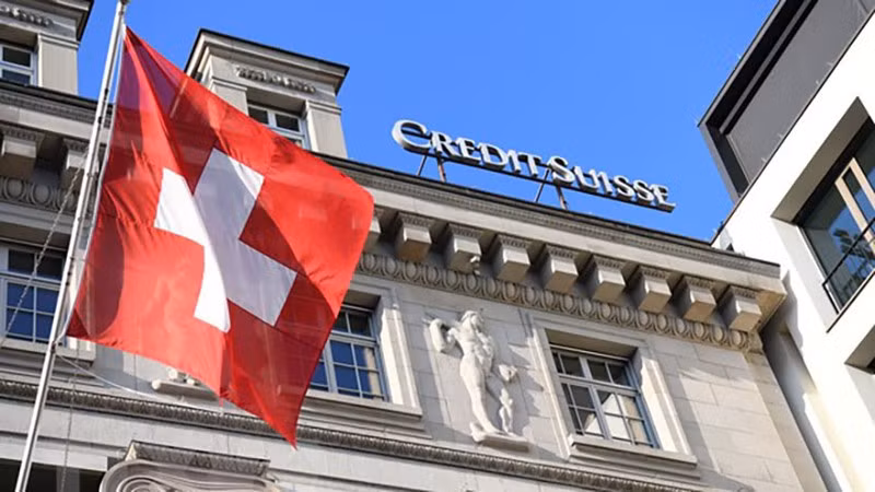 Sự sụp đổ của ngân hàng Credit Suisse khiến nhiều người dân tìm kiếm kênh đầu tư khác.