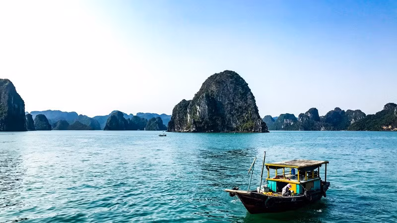 Vịnh Hạ Long đứng đầu trong danh sách của Wanderlust.