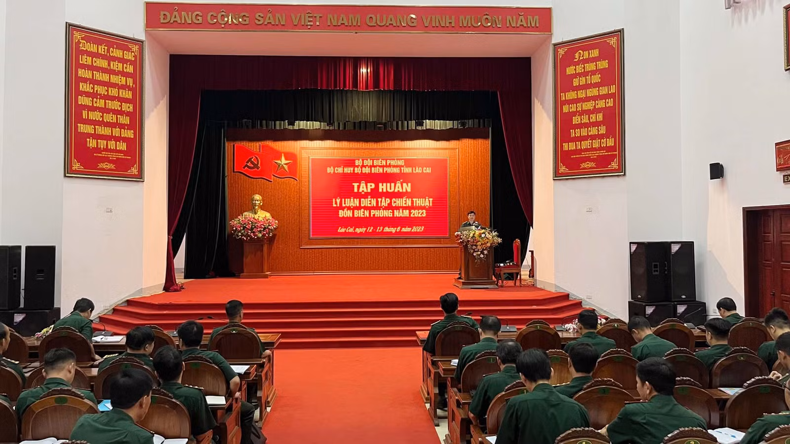 Quang cảnh lớp tập huấn diễn tập chiến thuật cấp đồn Biên phòng.jpg