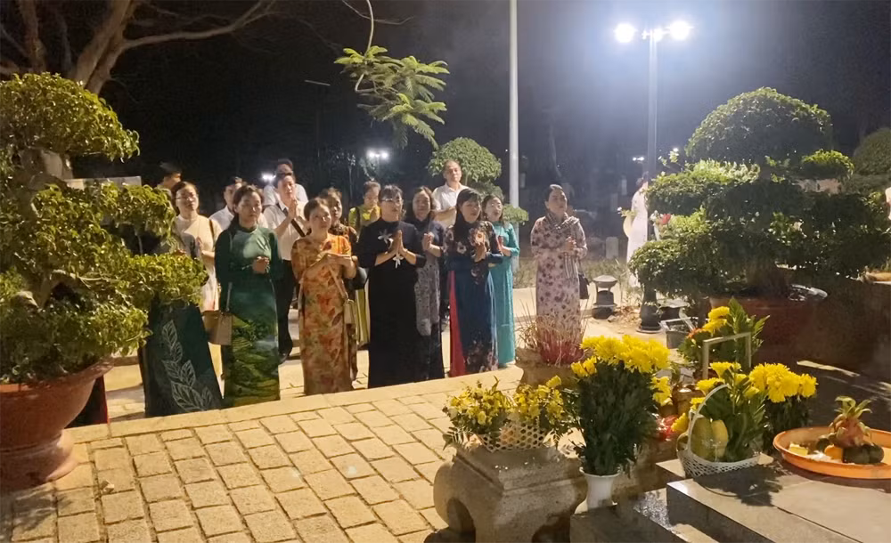 VIẾNG CÁC LIỆT SĨ.png