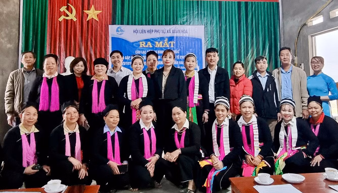 Ra mắt Câu lạc bộ Gia đình hạnh phúc, bản Cuông 3, xã Xuân Hòa.jpg