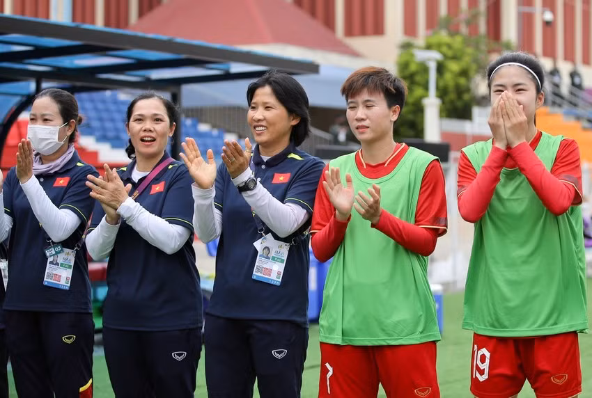 Át chủ bài Tuyết Dung hứa hẹn cùng đồng đội tuyển nữ Việt Nam chơi ra trò ở trận chung kết để đăng quang SEA Games 32.