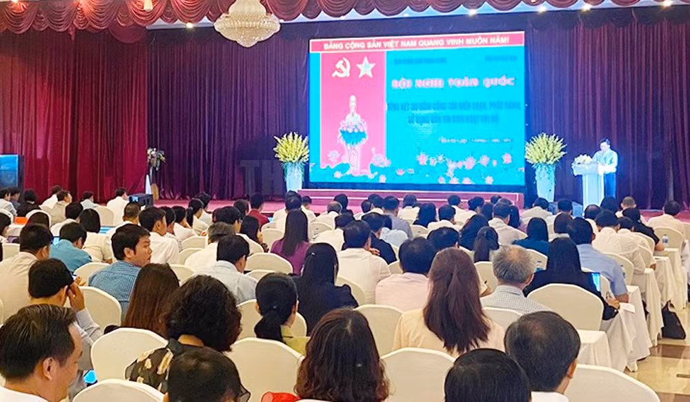 11-07-2024-hoi-nghi-toan-quoc-tong-ket-35-nam-cong-tac-bien-soan-phat-hanh-va-su-dung-ban-tin-sinh-hoat-chi-bo-92216349-details.jpg