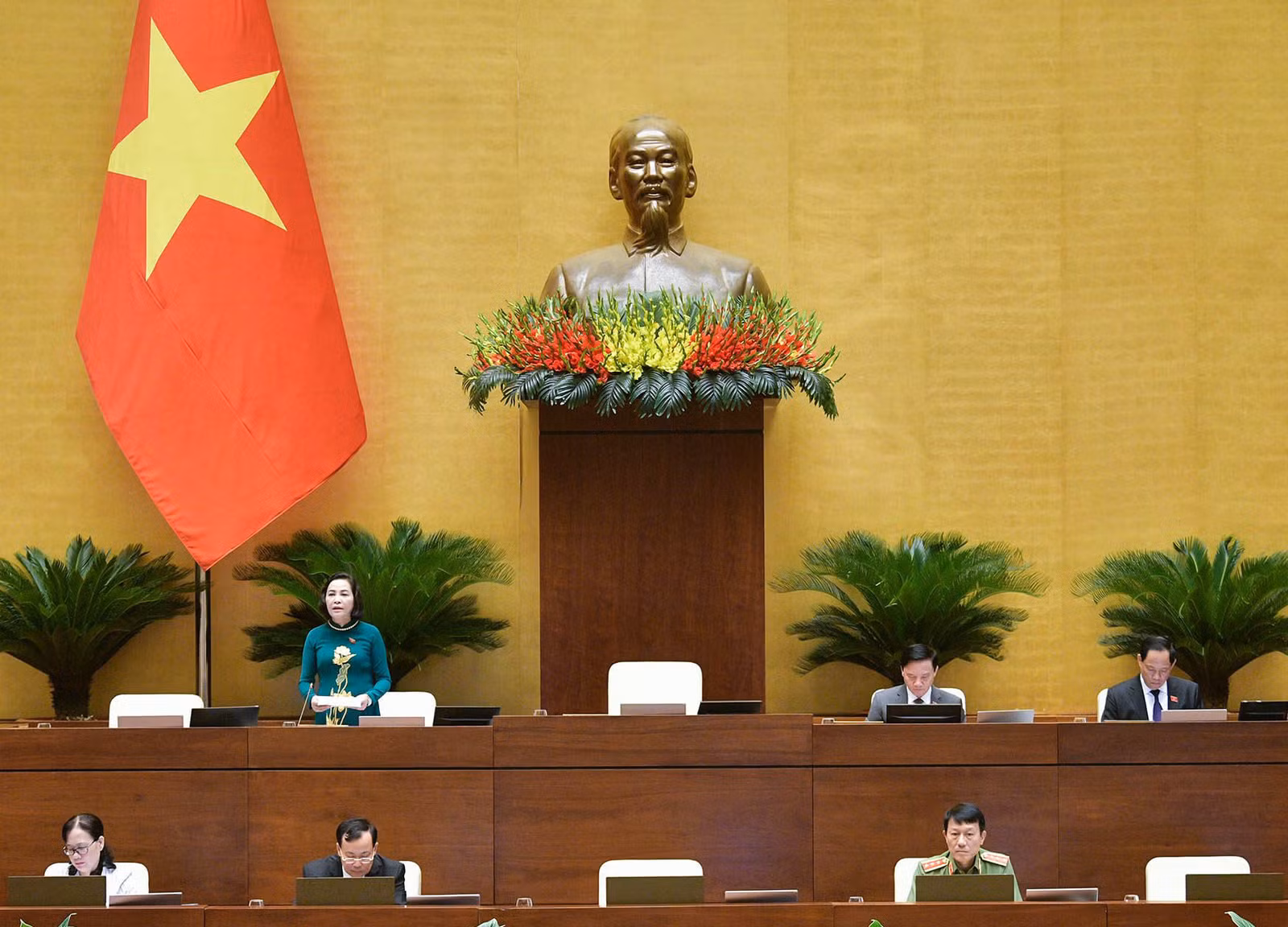 Phó Chủ tịch Quốc hội Nguyễn Thị Thanh điều hành nội dung.