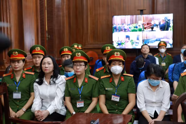 Bị cáo Trương Mỹ Lan và đồng phạm tại phiên tòa xét xử sơ thẩm.