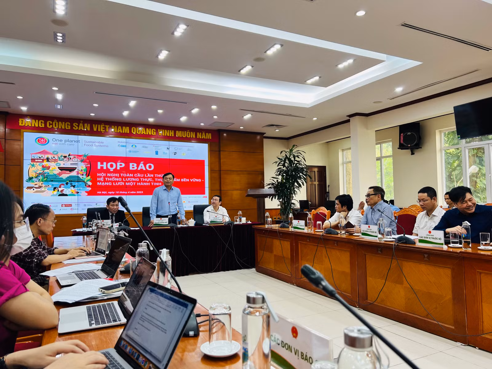 Thứ trưởng Bộ Nông nghiệp và Phát triển nông thôn Nguyễn Hoàng Hiệp chia sẻ tại buổi họp báo sáng 18/4.