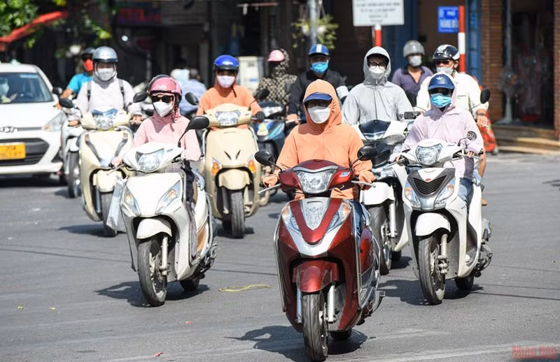 Khu vực Hà Nội ngày nắng nóng và nắng nóng gay gắt.
