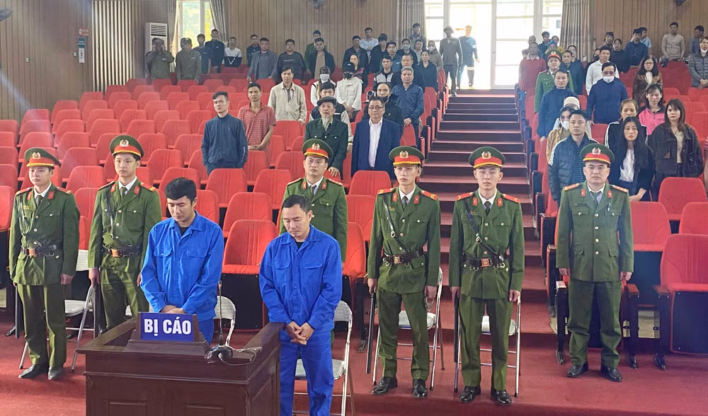 Nười dân tham gia xét sủ vụ án.jpg
