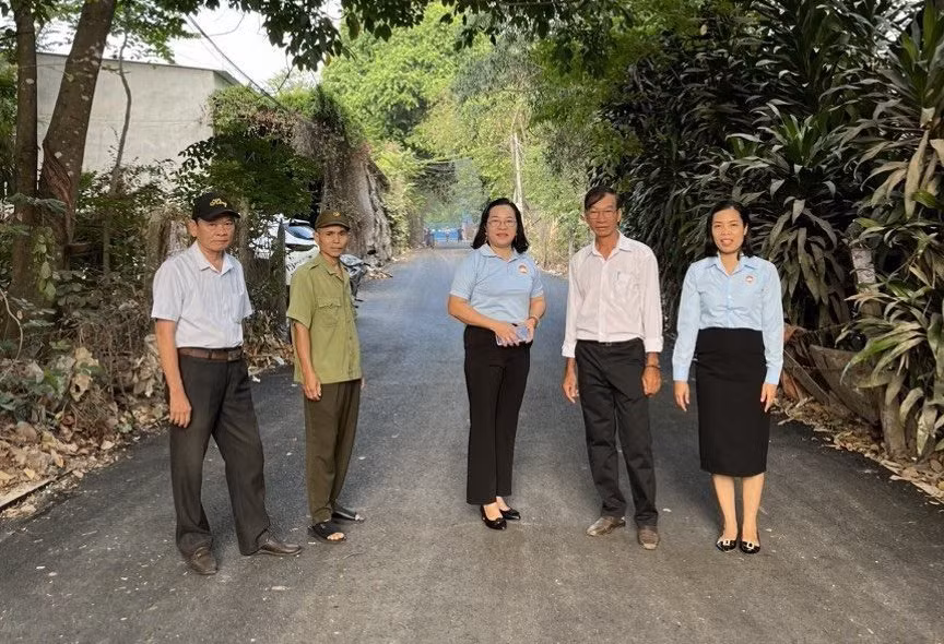 Tuyến đường An Điền 092, phường An Điền, TP.Bến Cát vừa đầu tư nâng cấp nhựa nóng từ nguồn lực xã hội hóa.