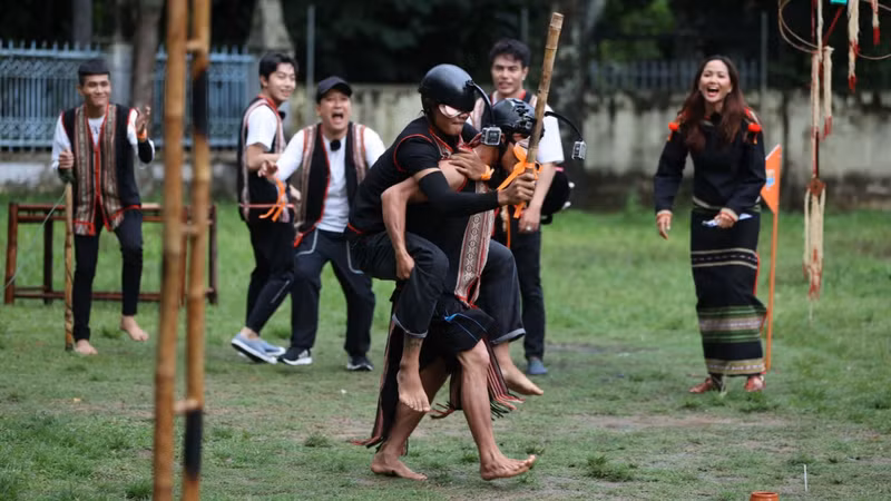 Các trò chơi dân gian được lồng ghép trong những trải nghiệm dành cho khách mời của chương trình "2 ngày 1 đêm".