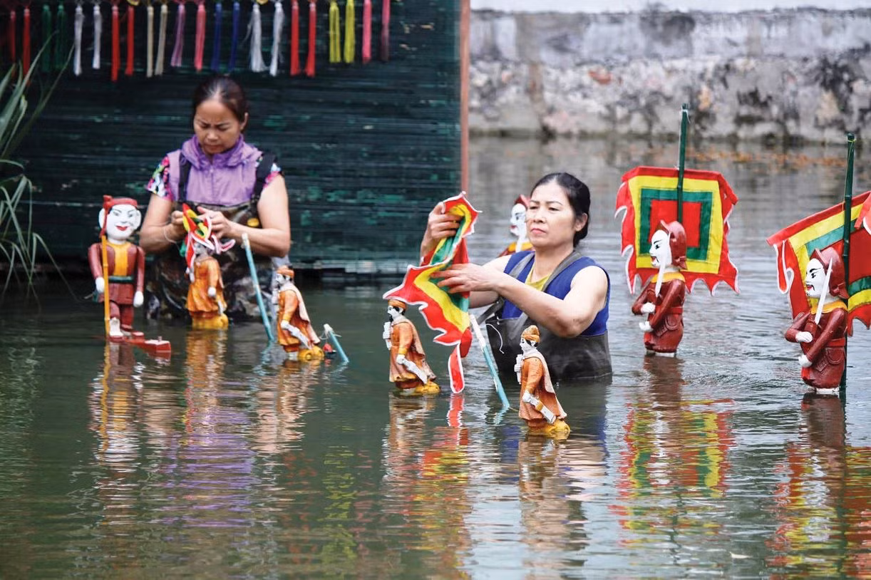 Người dân Đào Thục (xã Thụy Lâm, Đông Anh) bền bỉ lưu giữ, phát huy giá trị nghệ thuật múa rối nước của dân tộc.