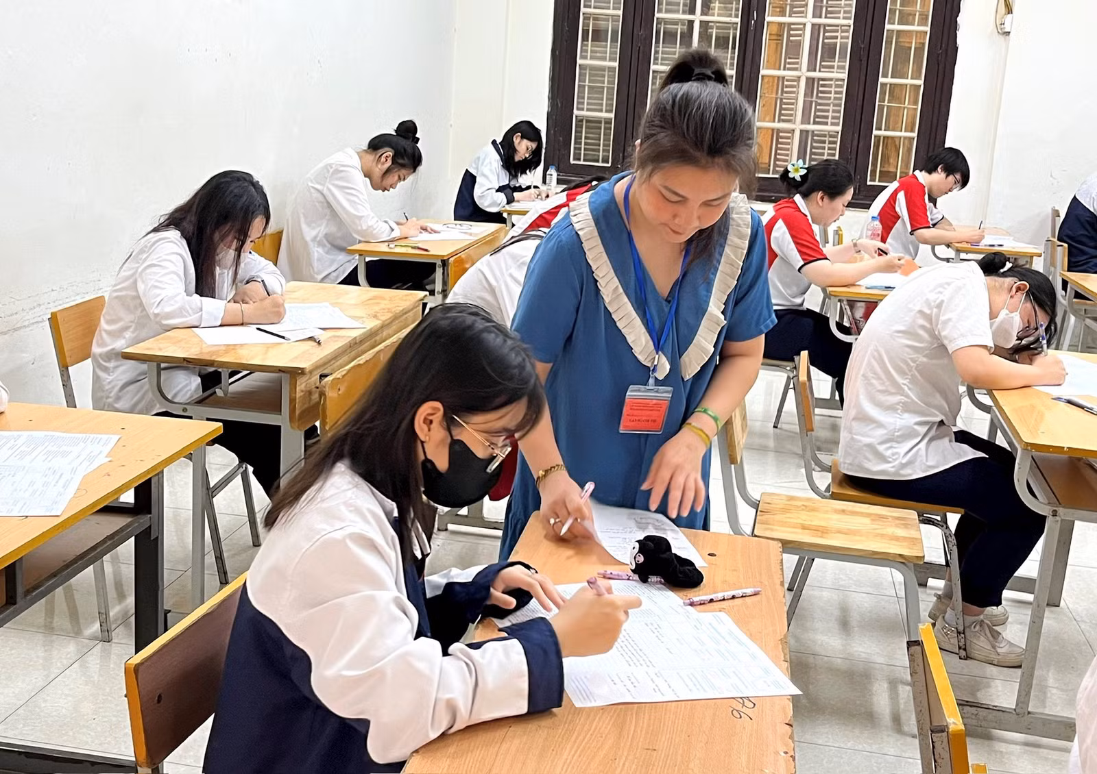 Học sinh Hà Nội làm bài khảo sát chất lượng chuẩn bị cho kỳ thi tốt nghiệp trung học phổ thông năm 2024.