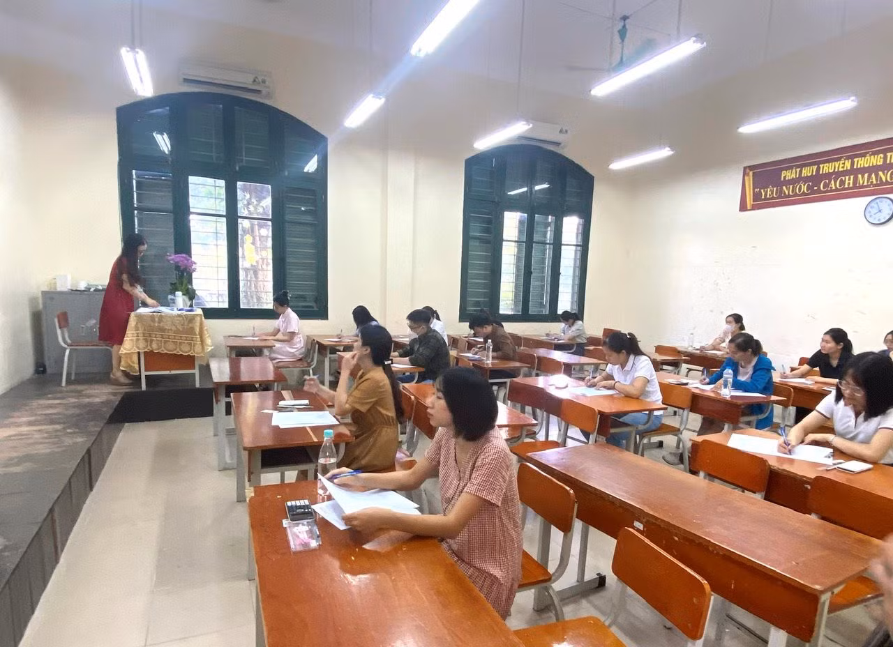 Giáo viên Hà Nội tham gia kỳ tuyển dụng viên chức năm 2023.
