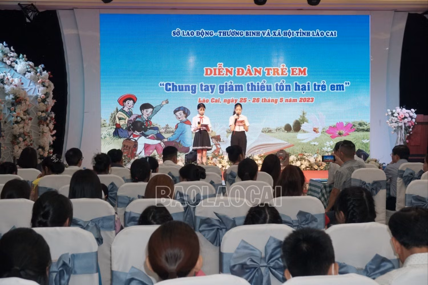 Quang cảnh diễn đàn..jpg