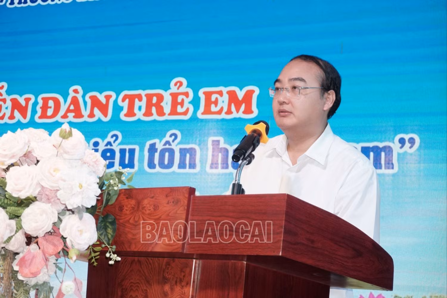 Ông Đinh Văn Thơ, Phó Giám đốc Sở Lao động, Thương binh và Xã hội phát biểu khai mạc Diễn đàn trẻ em tỉnh Lào Cai năm 2023..jpg