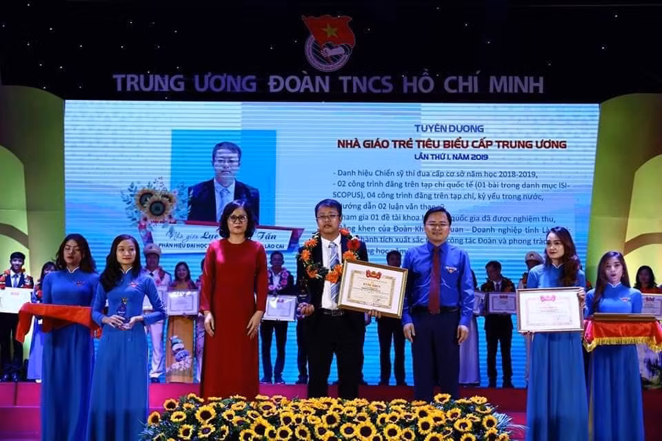 Tiến sĩ trẻ dân tộc Nùng đam mê nghiên cứu khoa học ảnh 3