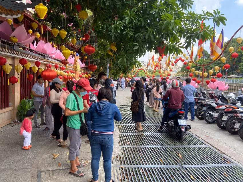 Hàng ngàn tăng ni, Phật tử dự Đại lễ Phật đản ảnh 8