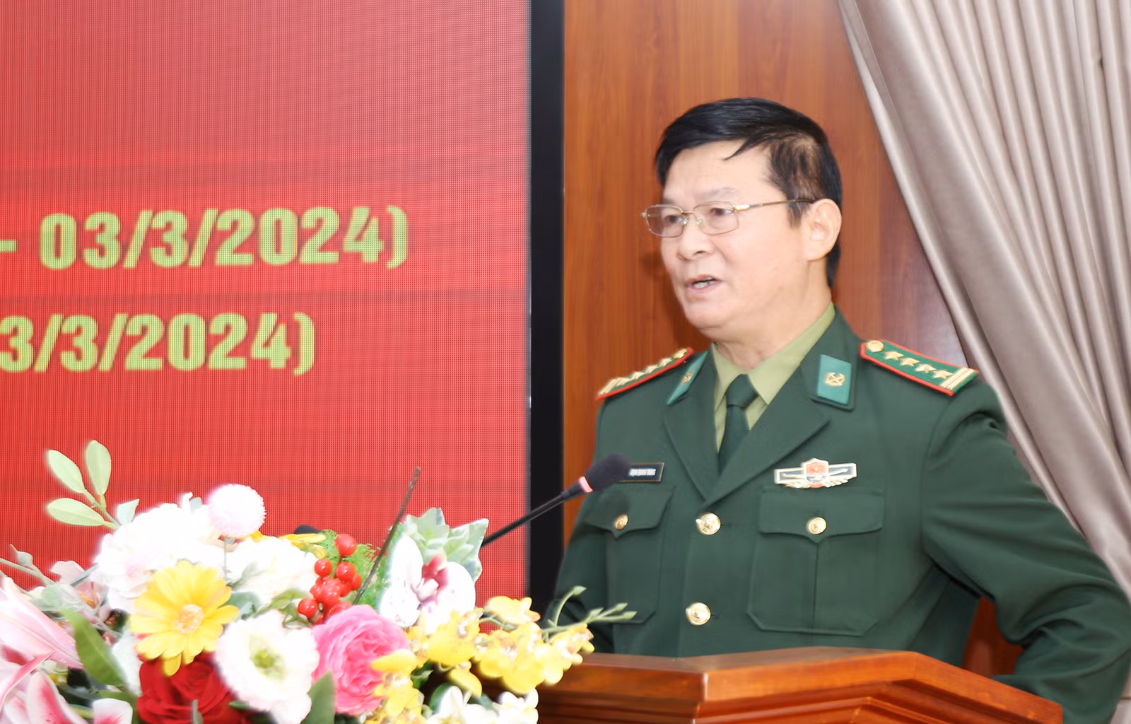 1432-8498.jpg