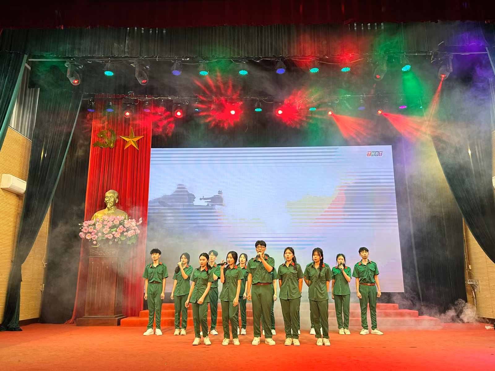 Các tiết mục văn nghệ tại chương trình gặp mặt tân binh.