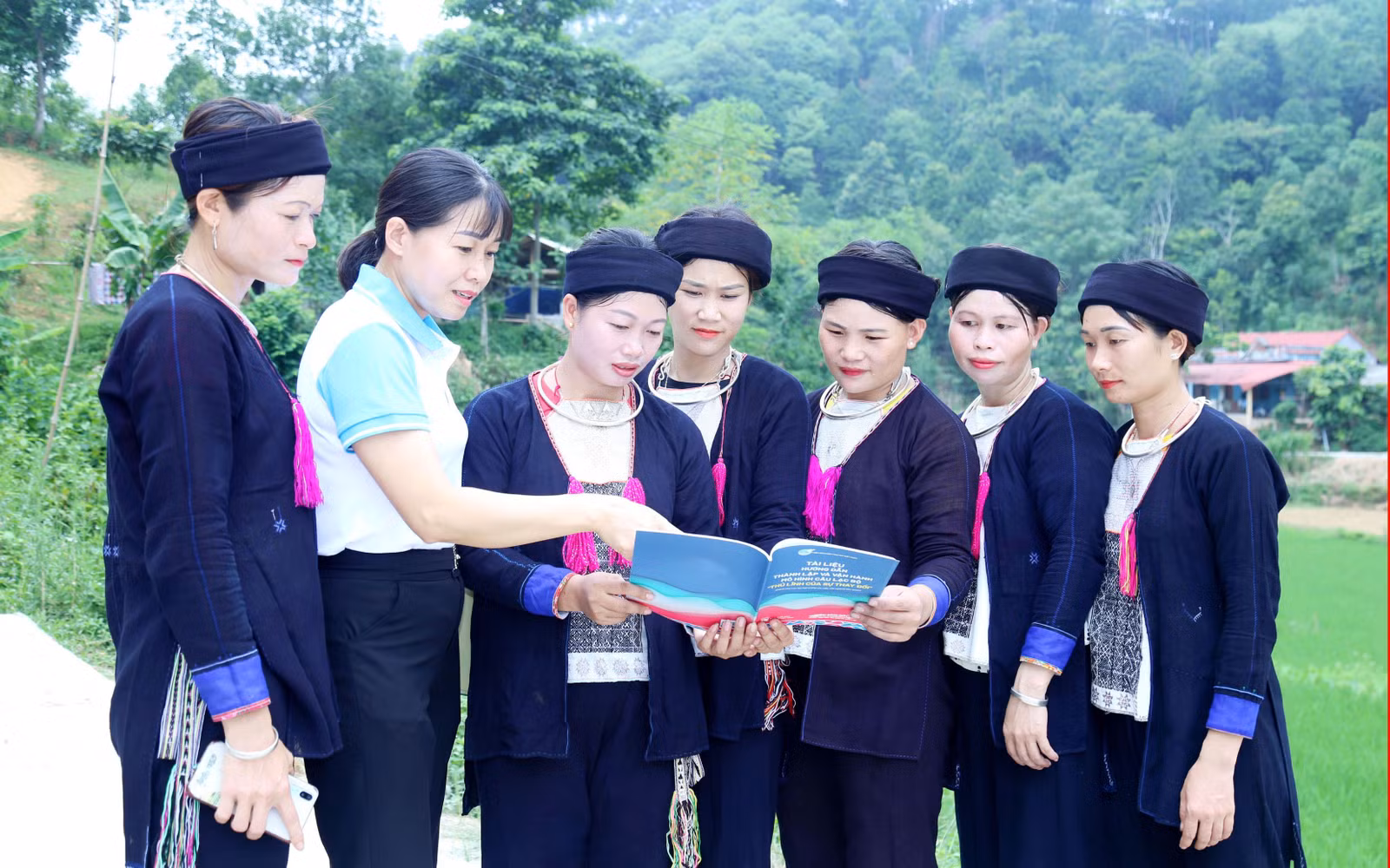 Chi bộ thôn Khe Tắm là điển hình về lãnh đạo duy trì phong trào văn hóa, văn nghệ.