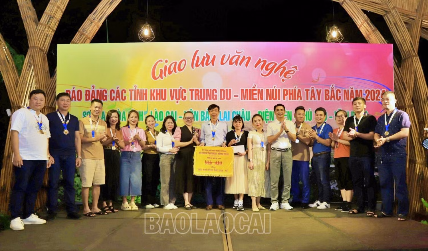 nhi keo co.jpg