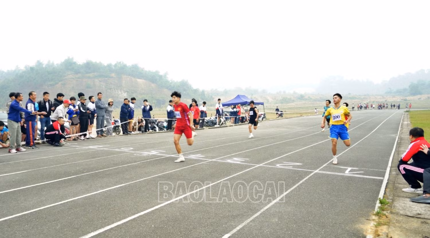 dk nam thcs 100m.JPG