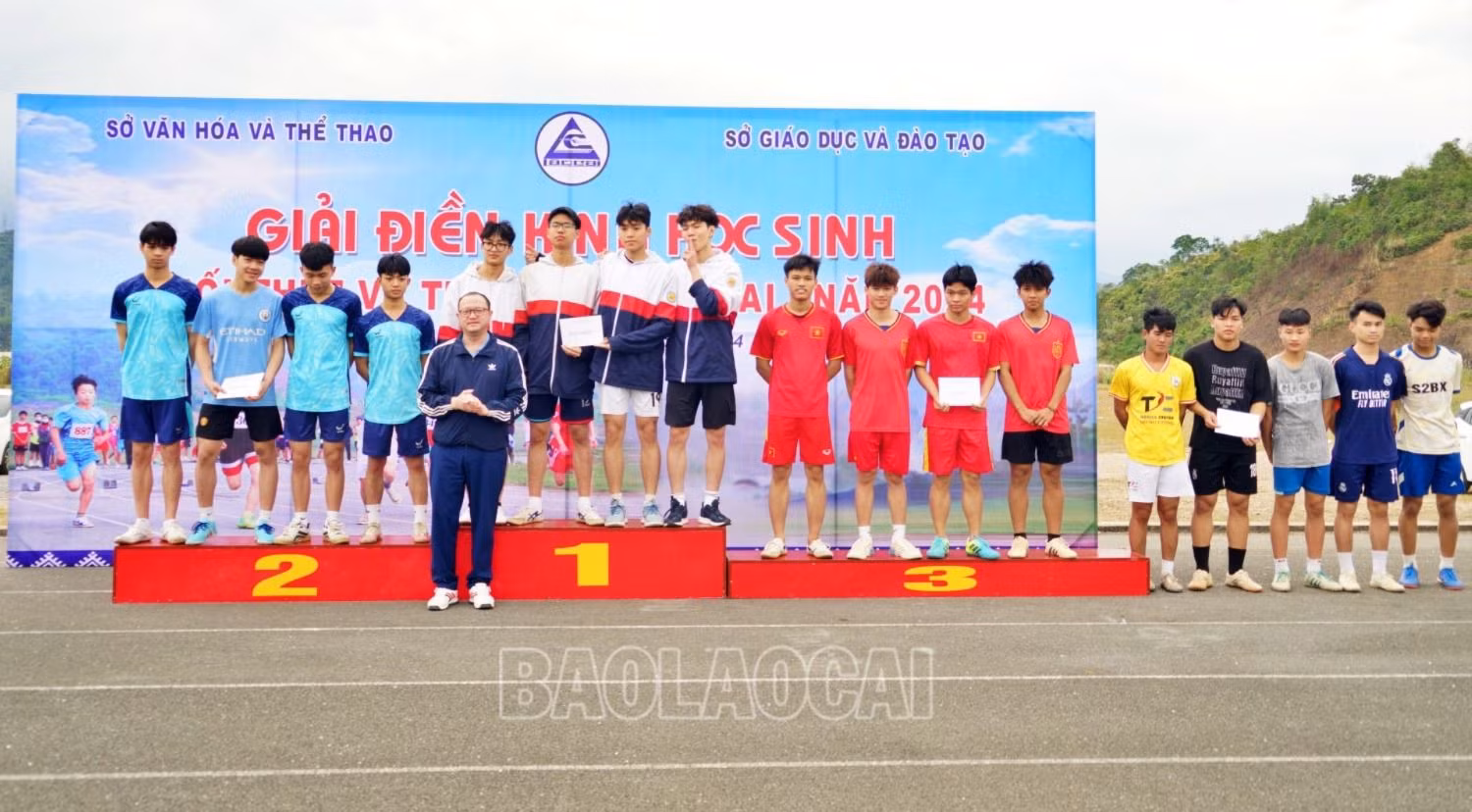 tiep suc nam thpt.JPG
