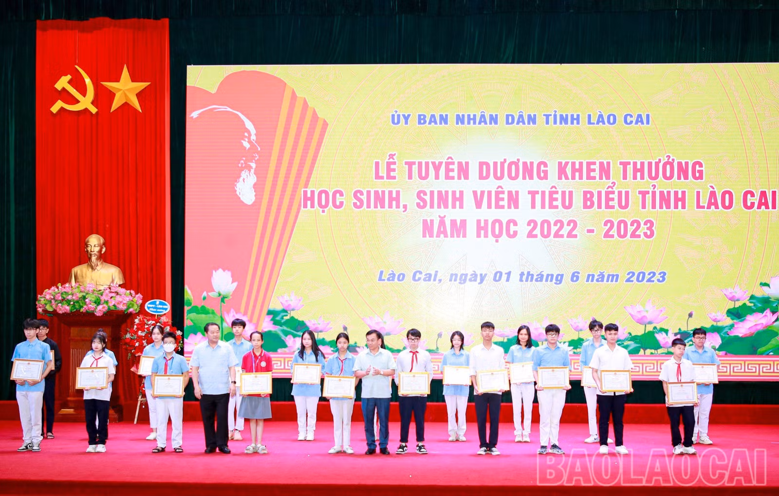 z4395026806125_66f47f6115284c6cdfab96dea1bebea9.jpg