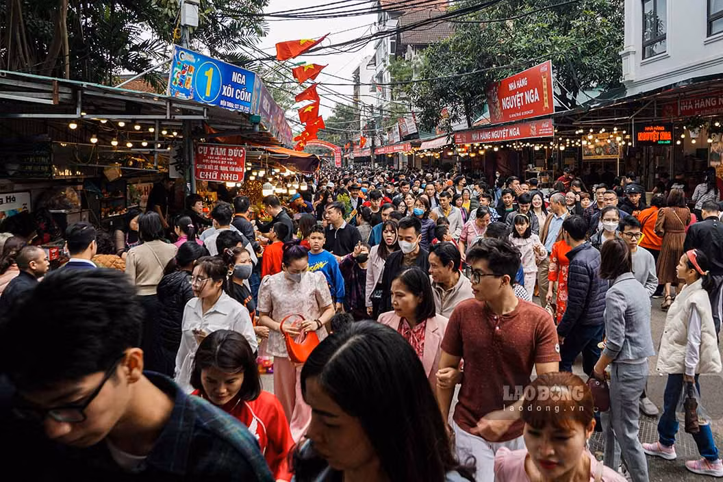 Dịp tết Nguyên đán, khách du lịch có xu hướng đến thăm di sản, tâm linh, văn hóa nổi tiếng tại các địa phương của Việt Nam.