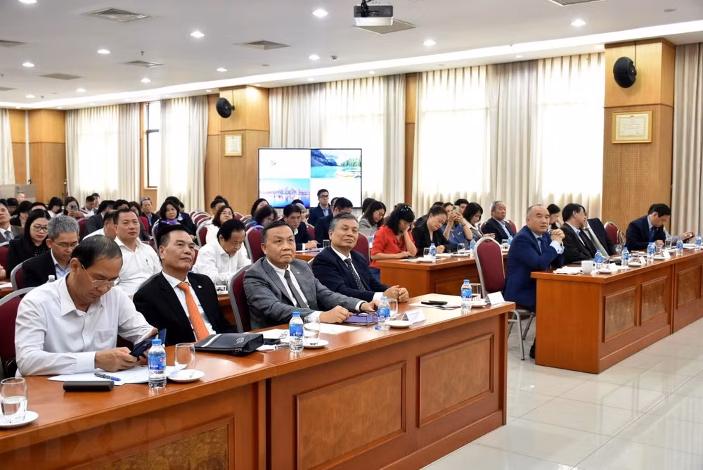 Các đại biểu tham dự Diễn đàn.