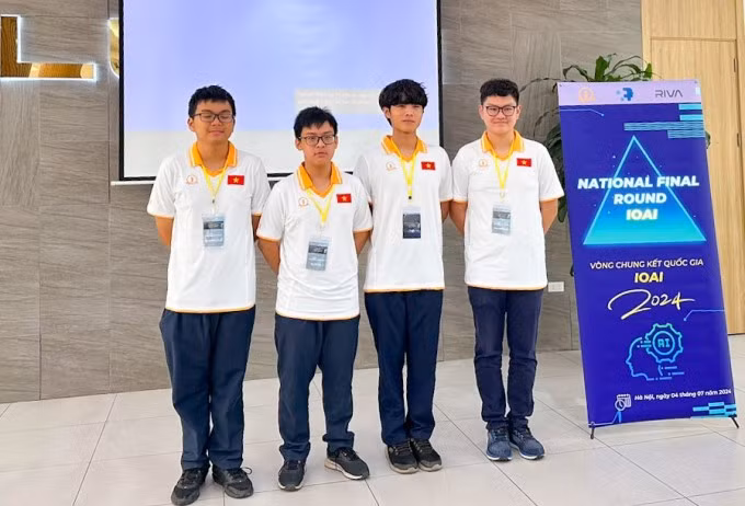 Bốn học sinh trường THPT chuyên Hà Nội - Amsterdam dự thi Olympic Trí tuệ nhân tạo quốc tế 2024.