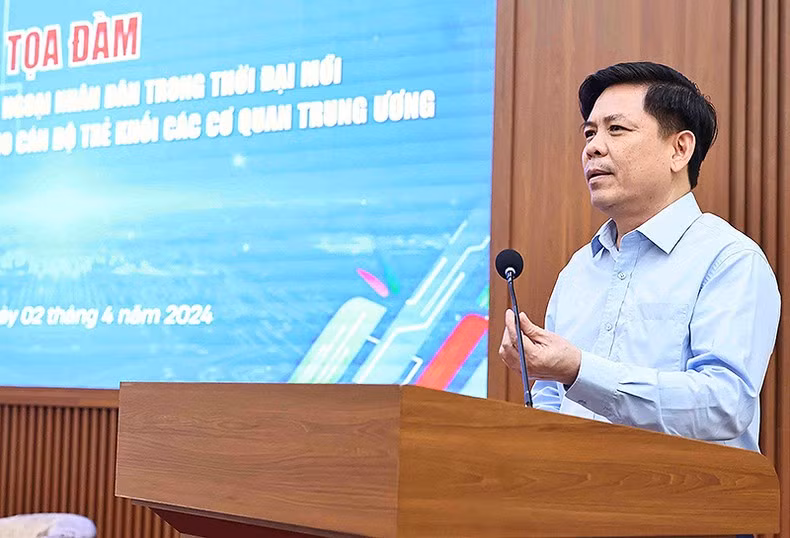 Đồng chí Nguyễn Văn Thể phát biểu ý kiến tại Tọa đàm.