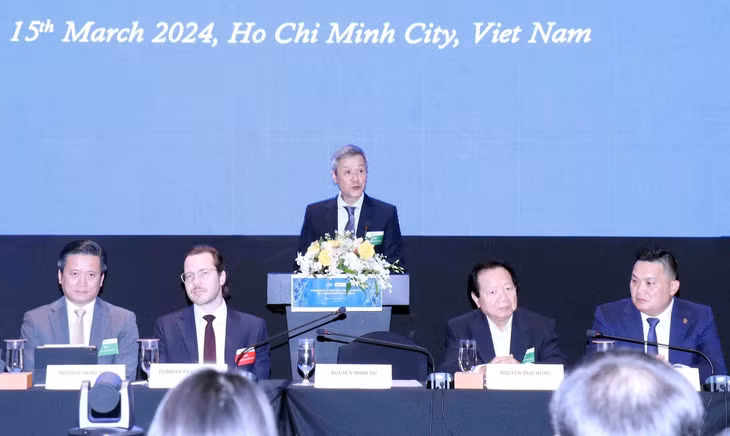 Các diễn giả tại Đối thoại biển với chủ đề "Thúc đẩy kết nối trên biển - Tăng cường gắn kết toàn cầu", tổ chức ở TP.HCM vào ngày 15/3.