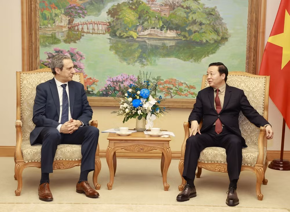 Phó Thủ tướng Trần Hồng Hà tiếp ông Olivier Michalon, Phó Chủ tịch điều hành Tập đoàn Airbus Helicopters Toàn cầu.