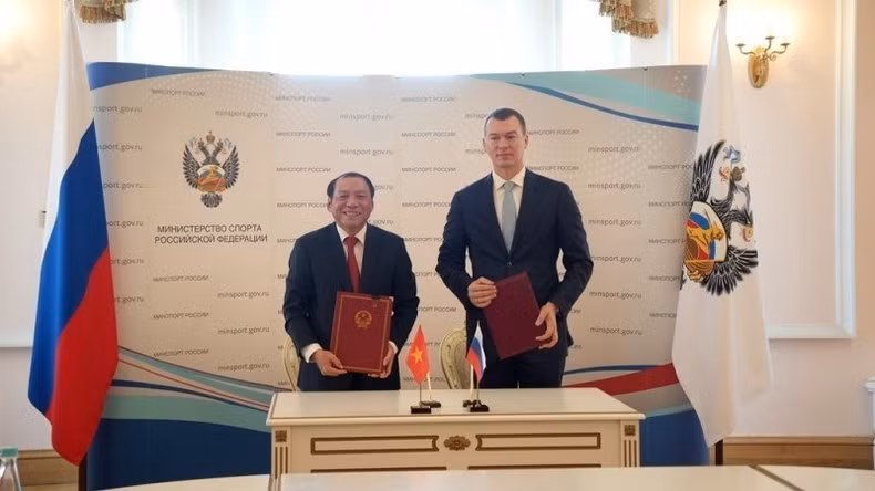 Bộ trưởng Văn hóa, Thể thao và Du lịch Nguyễn Văn Hùng và Bộ trưởng Thể thao Liên bang Nga Mikhail Vladimirovich Degtyarev ký bản ghi nhớ hợp tác trong lĩnh vực thể dục thể thao.