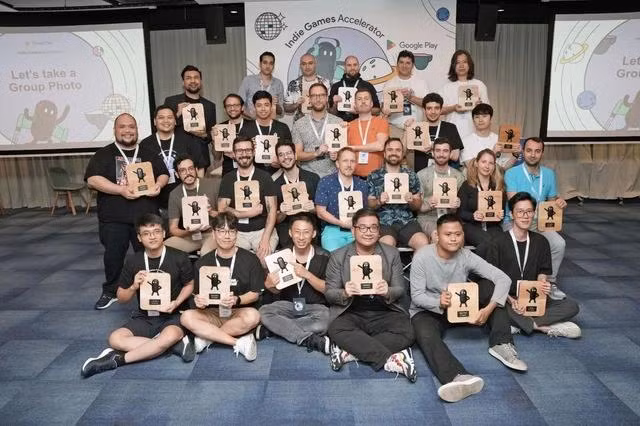 Thành viên khóa đào tạo Indie Games Accelerator 2022 trong lễ tốt nghiệp.