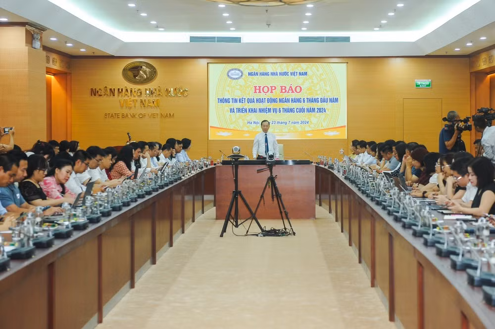 Toàn cảnh tại buổi họp báo.