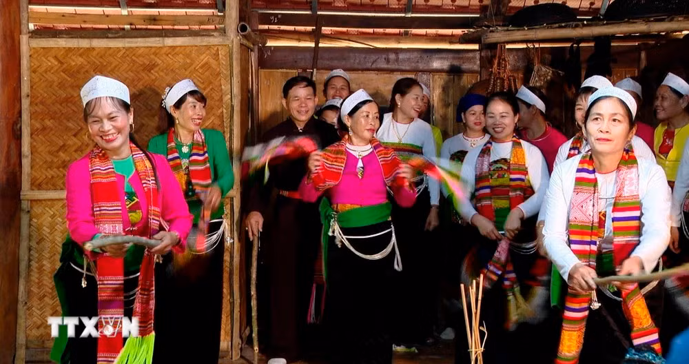 Tập quán xã hội và tín ngưỡng Mo Mường của đồng bào dân tộc Mường (Nho Quan, Ninh Bình) được công nhận Di sản Văn hóa phi Vật thể Quốc gia.