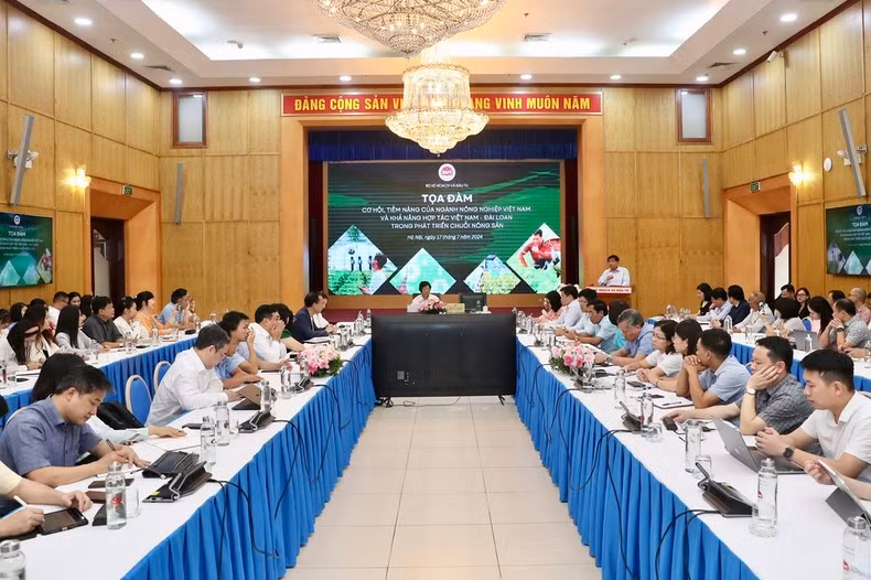 Quang cảnh tọa đàm.