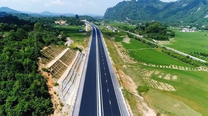 Có ý kiến đề nghị quy định đường cao tốc tối thiểu có 4 làn đường và phải có làn dừng khẩn cấp. (Ảnh minh họa)