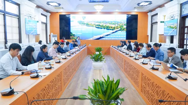 Hình ảnh tại cuộc họp.