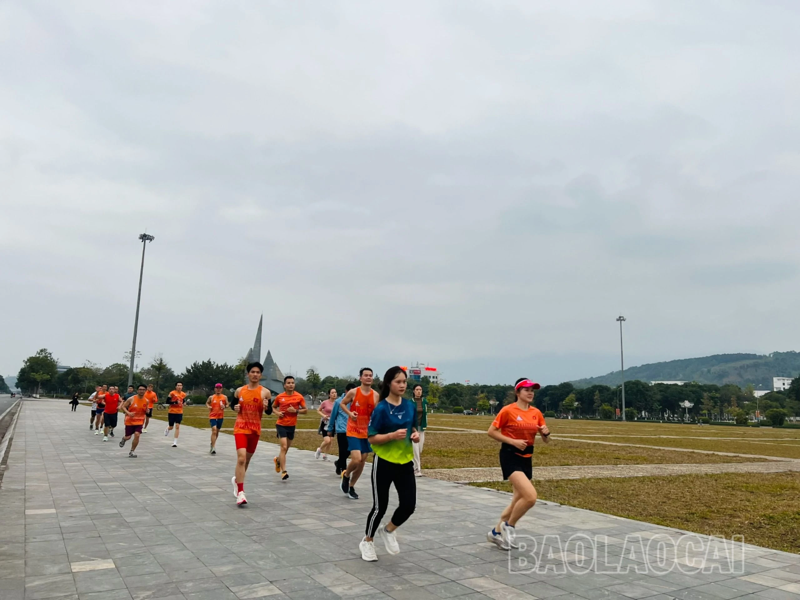 Câu lạc bộ Lào Cai Runners tích cực luyện tập cho Giải Việt dã truyền thống Báo Lào Cai..jpg