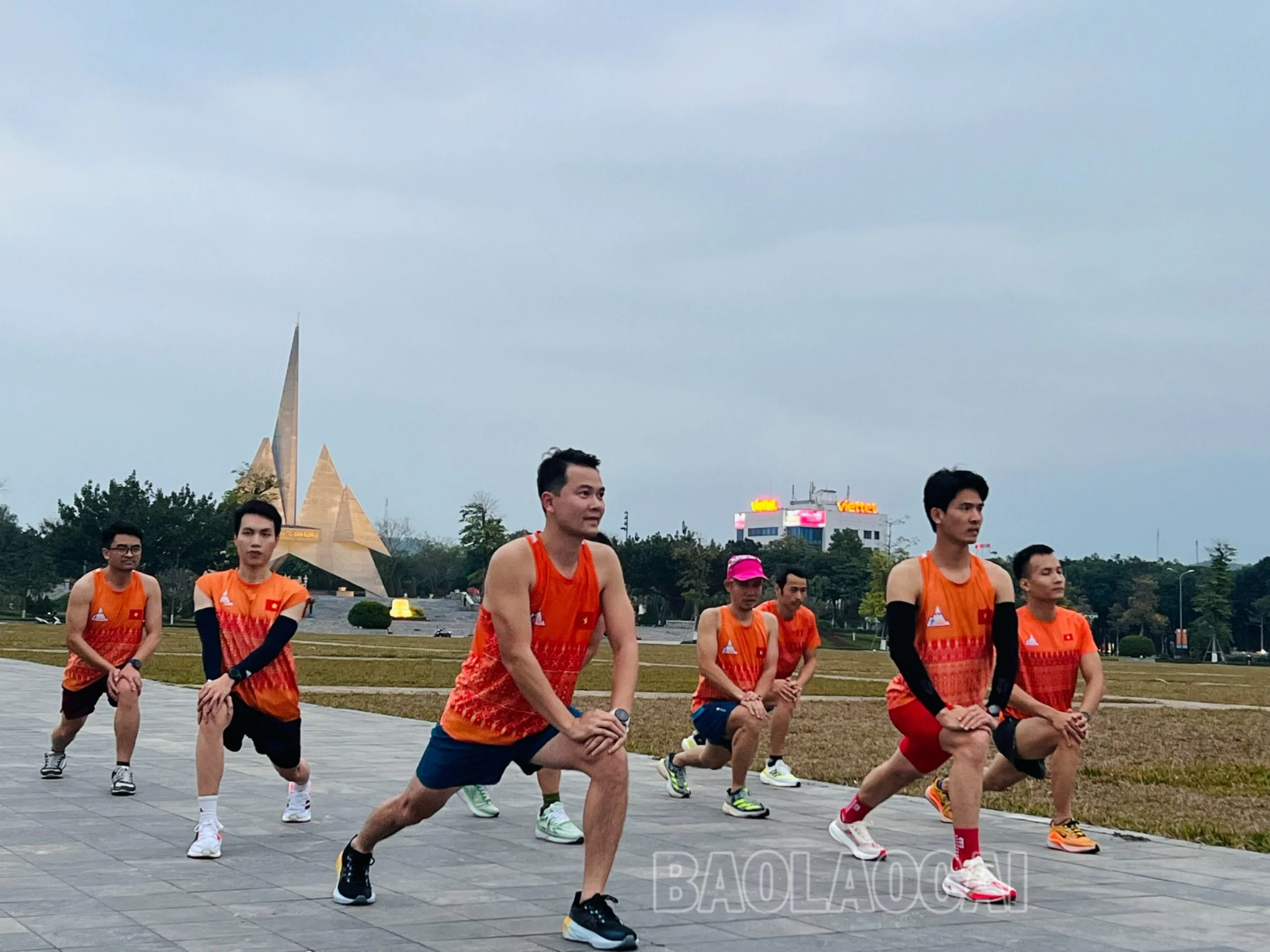 Câu lạc bộ Lào Cai Runners tích cực luyện tập cho Giải Việt dã truyền thống Báo Lào Cai,.jpg